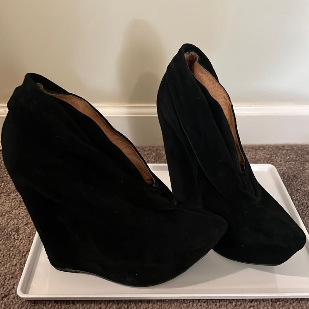 Jeffrey Campbell Zoomie Booties//Black
